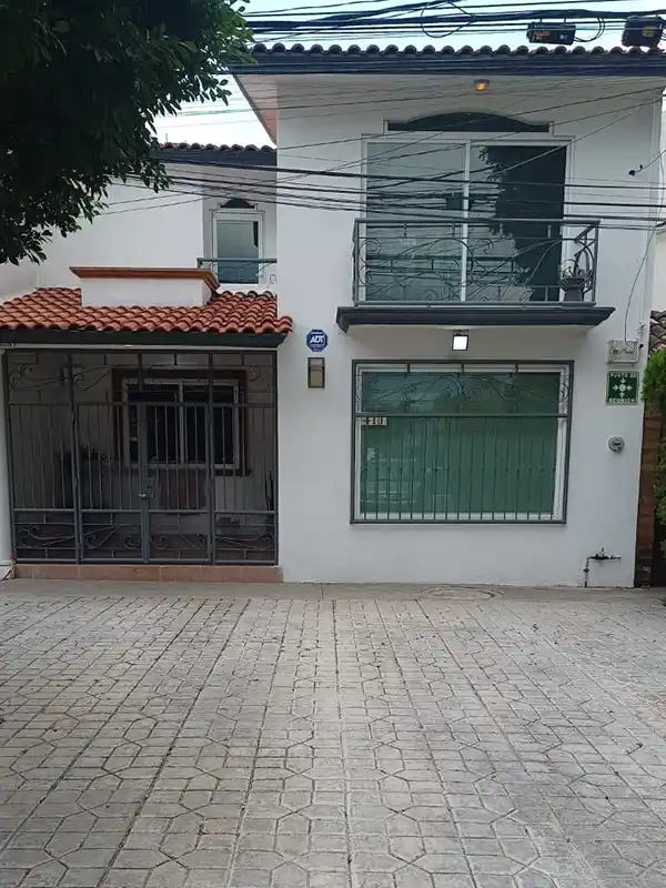 Consultorios Médicos la Casa del Árbol